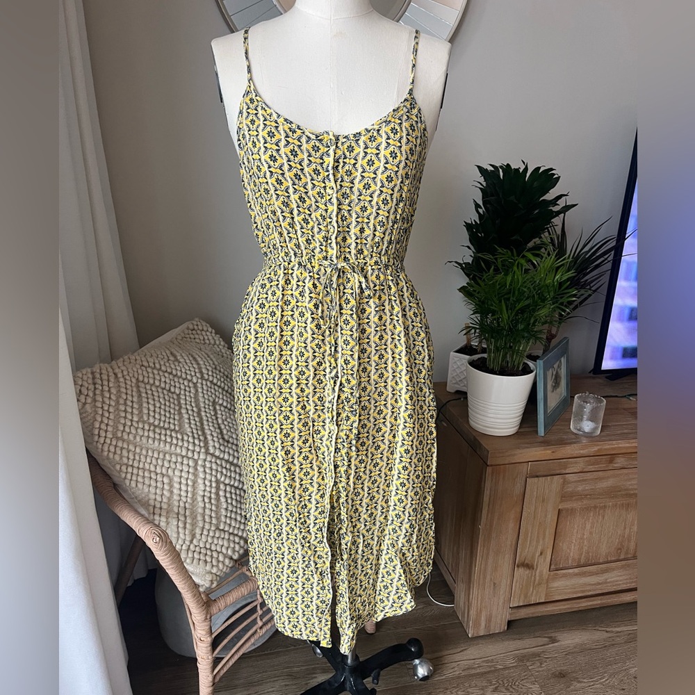 Cupcakes and Cashmere viscose button up dress with pockets.lightweight sz M